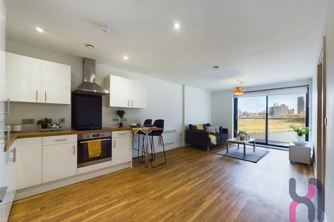 1 bed property, in Manchester Waters, £170,000