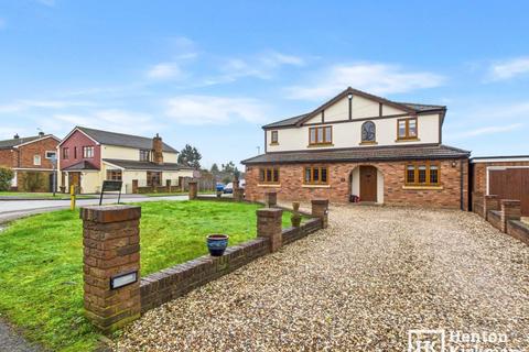 4 bed property, in Nine Ashes Road, £800,000
