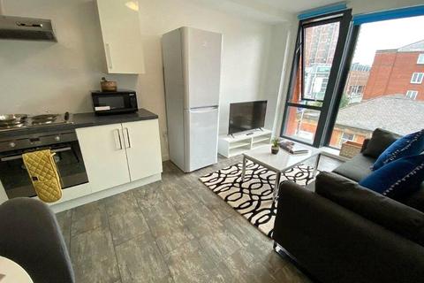 1 bed property, in Chapel Street, £40,000