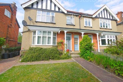 2 bed property, in Highfield Road, £375,000