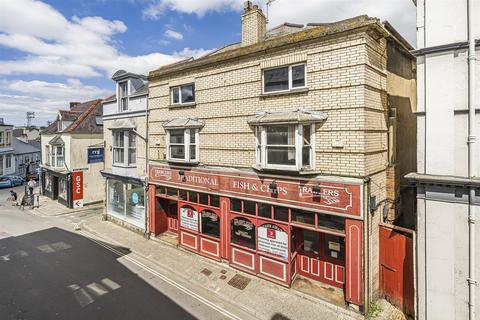 5 bed property, in Mill Street, £200,000