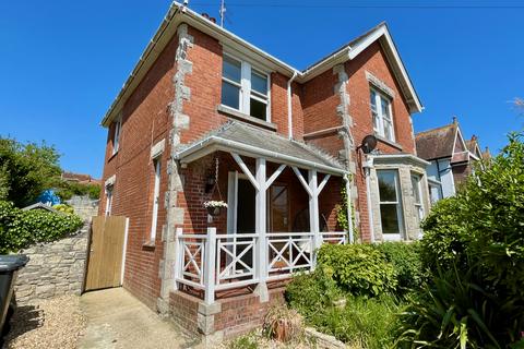 4 bed property, in Rabling Road, £740,000