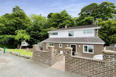 4 bed property, in Shadforth Close, £280,000