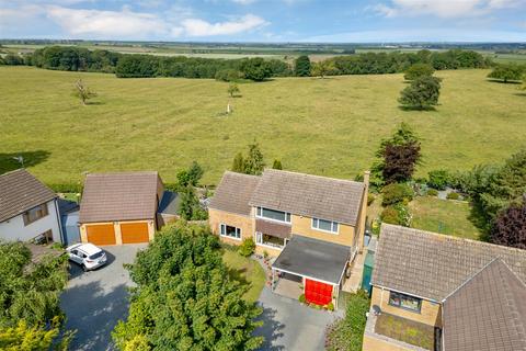 5 bed property, in Park Road, £525,000