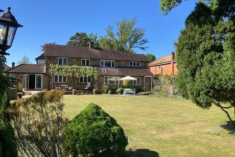 5 bed property, in Chiltern Hill, £1,500,000
