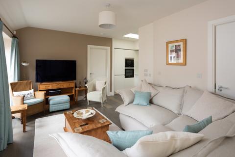 2 bed property, in St. Leonards Mews, £410,000