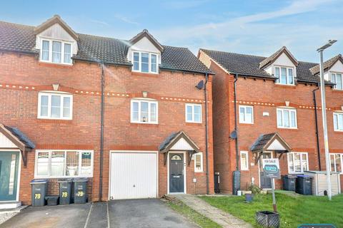 3 bed property, in Yeoman Way, £300,000