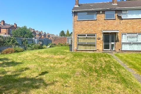 3 bed property, in Lyons Grove, £300,000