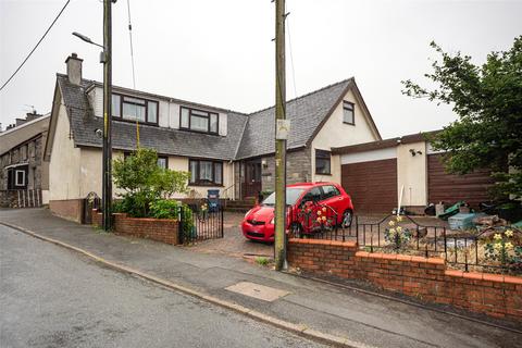 4 bed property, in Rhostryfan, £295,000
