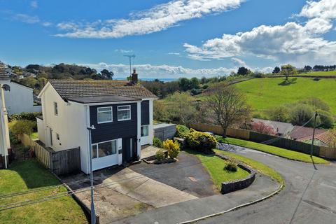 4 bed property, in The Orchard, £450,000