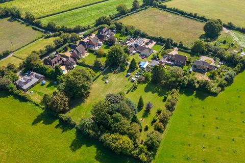 5 bed property, in The Wallops, £925,000