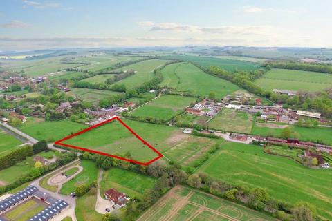 Studio, in Upper Lambourn RG17, £395,000