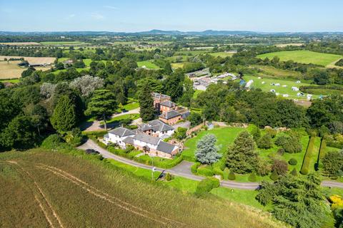 3 bed property, in Hawford House Hawford, £450,000