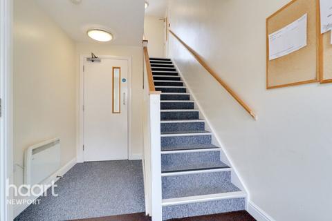 2 bed property, in Alicia Crescent, £120,000