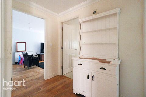 2 bed property, in Alicia Crescent, £120,000