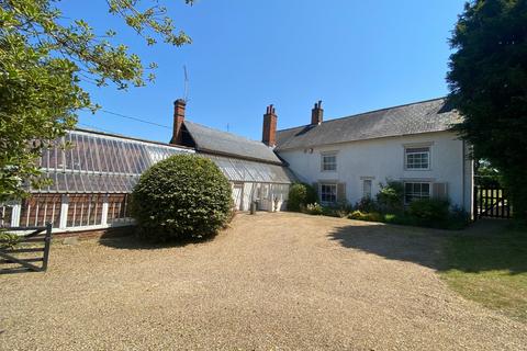 5 bed property, in Witnesham, £795,000