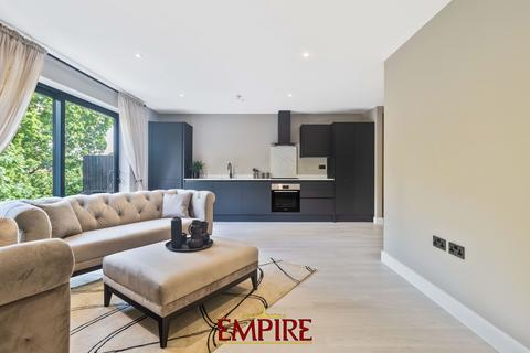 1 bed property, in Coventry Road, £166,384