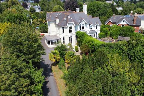 7 bed property, in Seaway Lane, £950,000