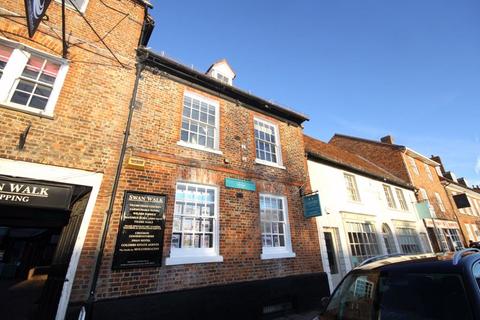 2 bed property, in Central  Thame, £240,000