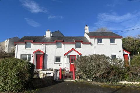 4 bed property, in Yr Ogof, £240,000