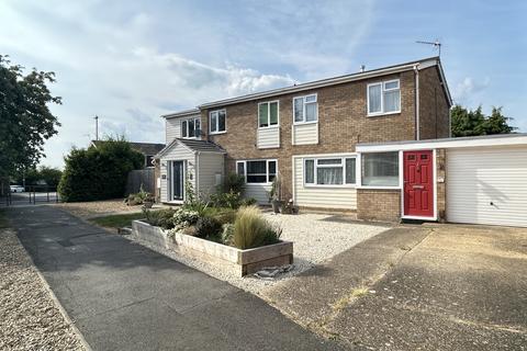 3 bed property, in Herons Close, £345,000