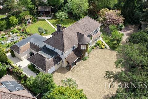4 bed property, in Lone Pine Drive, £1,895,000