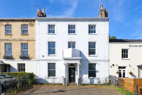 8 bed property, in High Street, £995,000