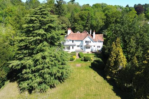 5 bed property, in Harpsden Bottom, £2,950,000