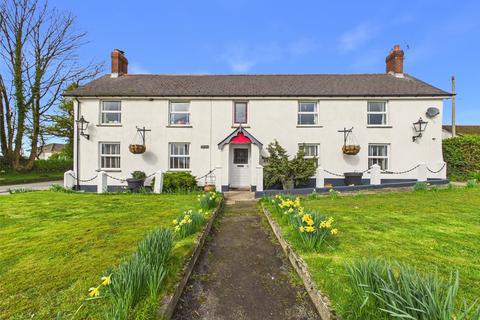 6 bed property, in Milton Damerel, £599,500