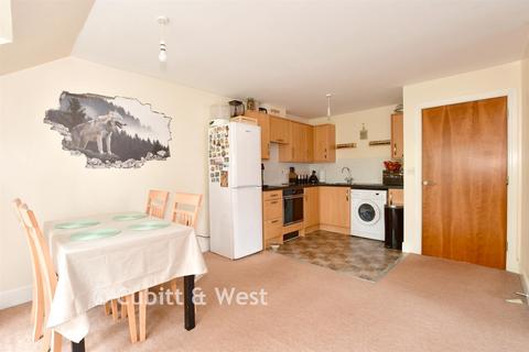 2 bed property, in Worth Park Avenue, £250,000