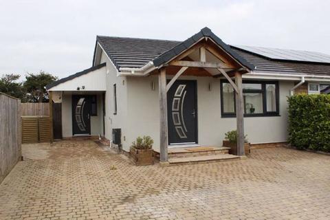 4 bed property, in Begbroke Crescent, £350,000