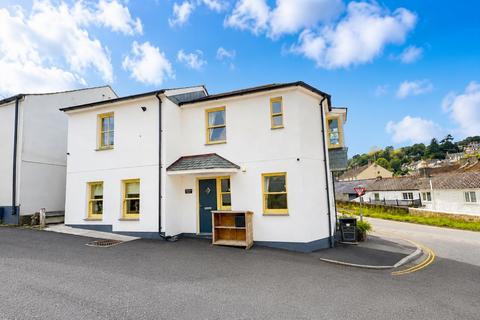 3 bed property, in Castle Hill, £449,950
