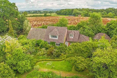 3 bed property, in The Common, £820,000
