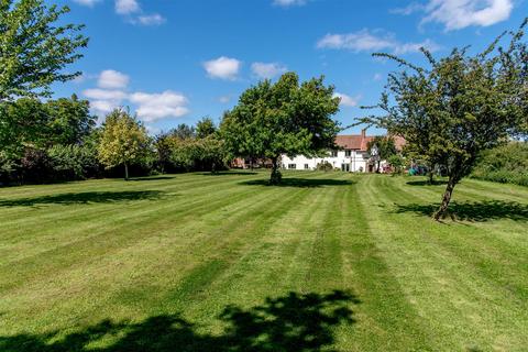 7 bed property, in Outwood, £900,000