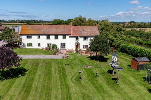 7 bed property, in Outwood, £800,000
