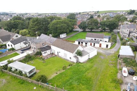 2 bed property, in Garfield House, £320,000