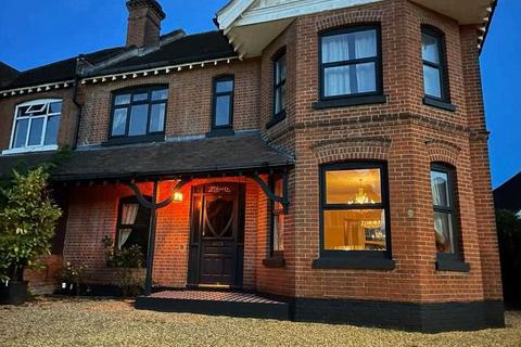 6 bed property, in Upper Shirley Avenue, £695,000