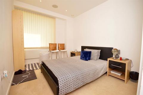 2 bed property, in Brayford Street, £199,000
