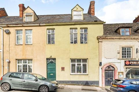 3 bed property, in Dursley GL11, £395,000