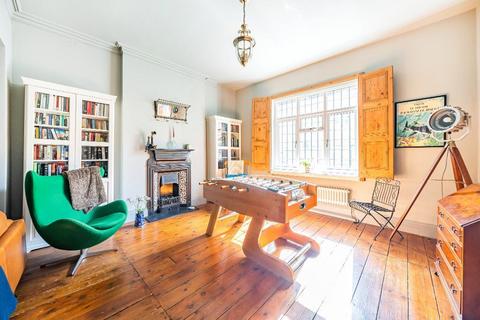 3 bed property, in Dursley GL11, £395,000