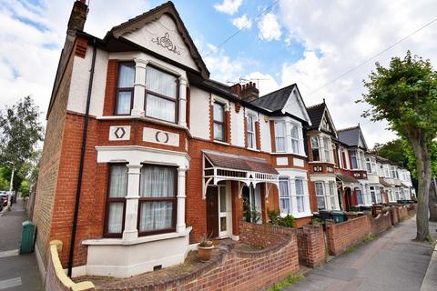 3 bed property, in Hale End Road, £699,995