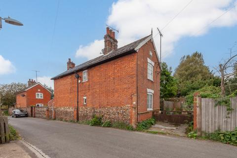 2 bed property, in Spring Lane, £300,000