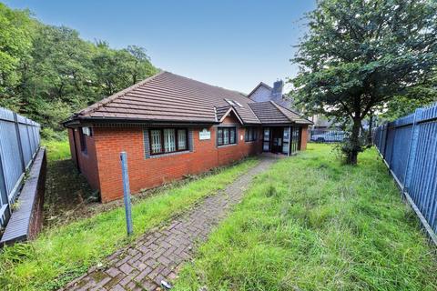 5 bed property, in Deri Surgery, £299,950