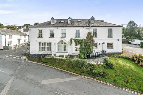 9 bed property, in Boscastle, £535,000