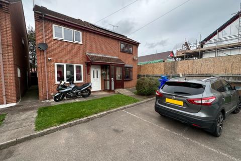 2 bed property, in Short Street, £145,000