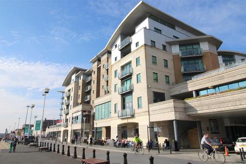 2 bed property, in Dolphin Quays, £220,000