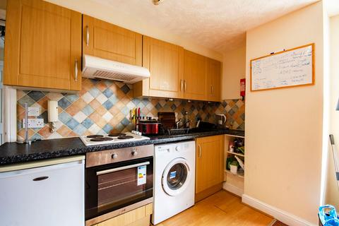 1 bed property, in The New Alexandra Court, £85,000