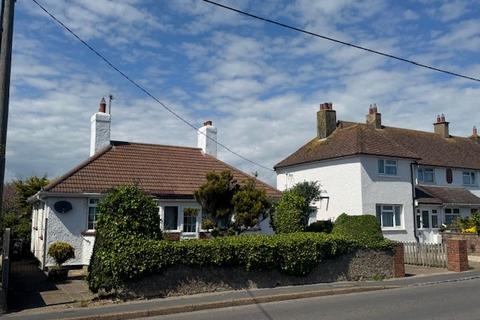 2 bed property, in Eastbourne Road, £350,000