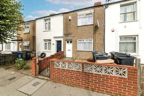 2 bed property, in Parchmore Road, £375,000