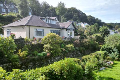 5 bed property, in Borthwen, £565,000